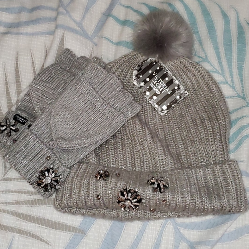 Victoria's Secret Pom Pom Hat with set of gloves
